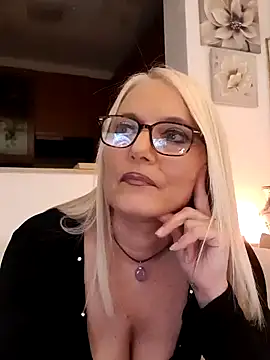 Snapshot of kikkastar chatting on 01-29-25, 08:04 kikkastar online show from 01-29-25, 08:04