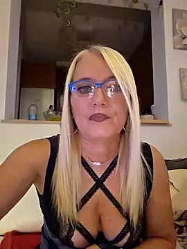 Snapshot of kikkastar chatting on 10-09-25, 07:36 kikkastar online show from 10-09-25, 07:36