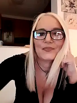 Snapshot of kikkastar chatting on 01-16-25, 08:03 kikkastar online show from 01-16-25, 08:03