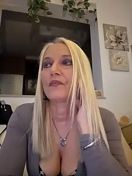 Snapshot of kikkastar chatting on 03-07-25, 07:38 kikkastar online show from 03-07-25, 07:38