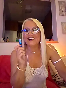 Snapshot of kikkastar chatting on 09-29-25, 07:19 kikkastar online show from 09-29-25, 07:19