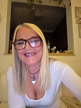 Snapshot of kikkastar chatting on 02-14-25, 08:15 kikkastar online show from 02-14-25, 08:15