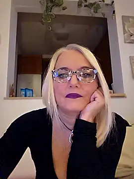 Snapshot of kikkastar chatting on 10-27-25, 09:05 kikkastar online show from 10-27-25, 09:05