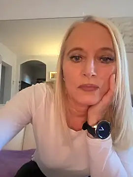 Snapshot of kikkastar chatting on 03-06-25, 01:03 kikkastar online show from 03-06-25, 01:03