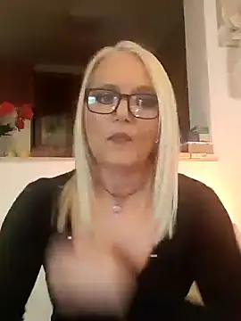 Snapshot of kikkastar chatting on 01-22-25, 08:17 kikkastar online show from 01-22-25, 08:17