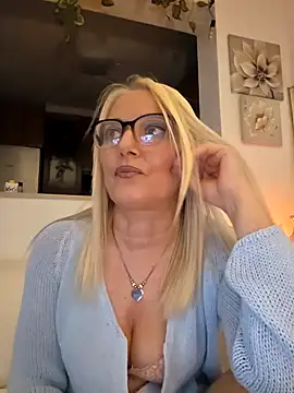 Snapshot of kikkastar chatting on 02-23-25, 08:22 kikkastar online show from 02-23-25, 08:22