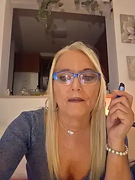 Snapshot of kikkastar chatting on 10-08-25, 07:36 kikkastar online show from 10-08-25, 07:36