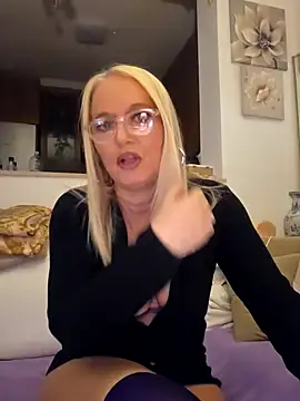 Snapshot of kikkastar chatting on 02-28-25, 08:39 kikkastar online show from 02-28-25, 08:39