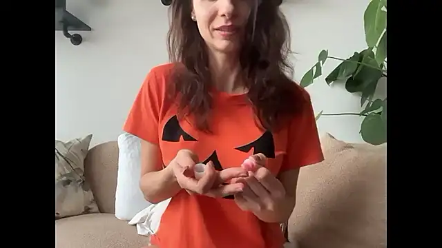 Mary Wet online show from 10-17-25, 11:56