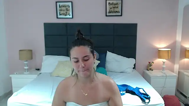 Snapshot of MadisonJenner chatting on 03-12-25, 08:09 MadisonJenner online show from 03-12-25, 08:09