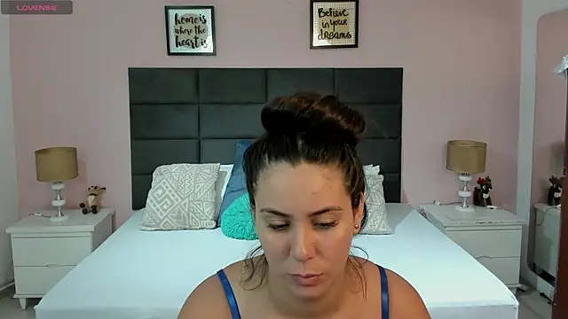 Snapshot of MadisonJenner chatting on 10-10-25, 10:49 MadisonJenner online show from 10-10-25, 10:49