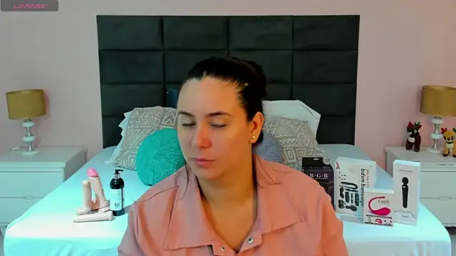 Snapshot of MadisonJenner chatting on 11-17-25, 10:52 MadisonJenner online show from 11-17-25, 10:52