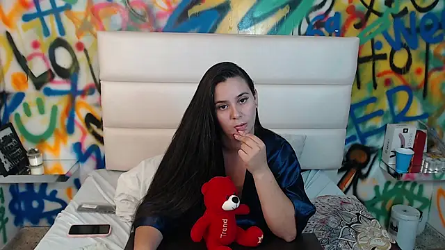 MadisonJenner online show from 12-17-25, 11:54
