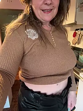 Snapshot of Sunbelxx chatting on 04-13-26, 07:56 Sunbelxx online show from 04-13-26, 07:56