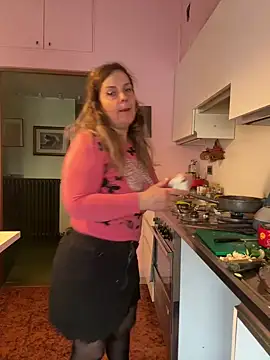 Snapshot of Sunbelxx chatting on 04-15-26, 07:58 Sunbelxx online show from 04-15-26, 07:58