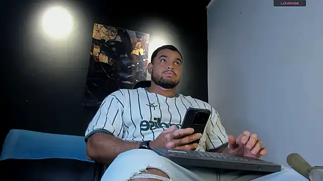 Snapshot of Big_furry_bear13 chatting on 06-19-26, 04:40 Big furry bear13 online show from 06-19-26, 04:40