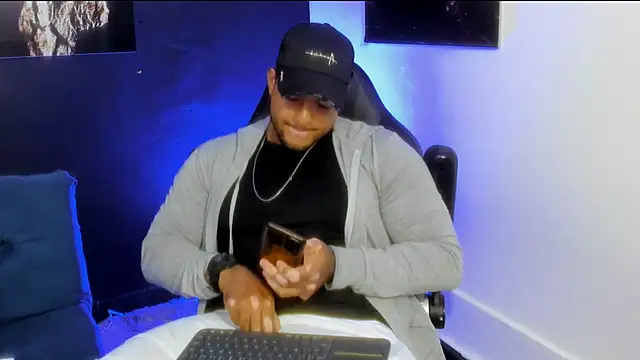 Big furry bear13 online show from 11-13-25, 01:04