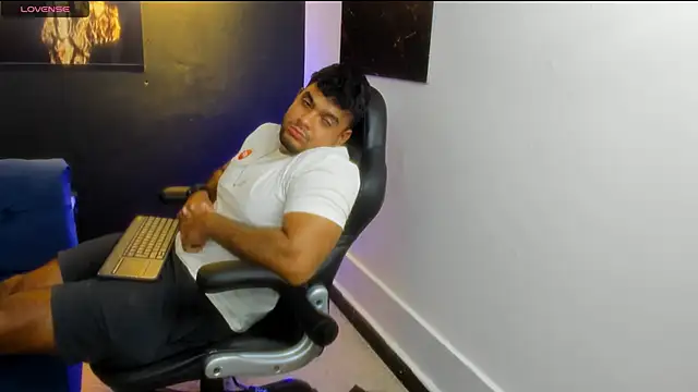 Big furry bear13 online show from 11-26-25, 08:14