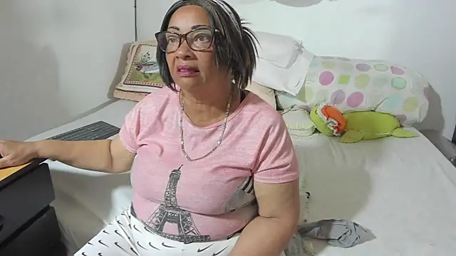 Snapshot of Mrs_mommy_ chatting on 09-08-25, 07:24 Mrs mommy online show from 09-08-25, 07:24