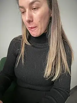 HotXMom online show from 01-14-26, 08:07