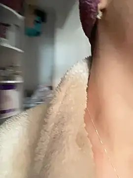 Snapshot of HotXMom chatting on 02-19-26, 07:49 HotXMom online show from 02-19-26, 07:49