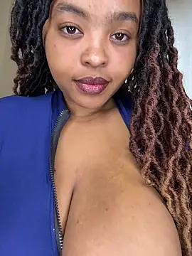 Snapshot of Linahlove chatting on 07-25-26, 12:33 Linahlove online show from 07-25-26, 12:33