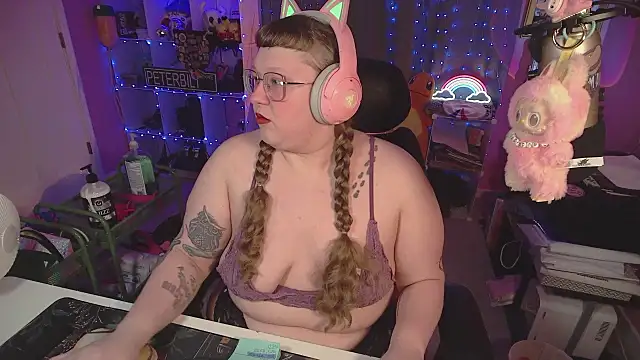 Snapshot of FatVeronica chatting on 03-19-26, 11:10 FatVeronica online show from 03-19-26, 11:10