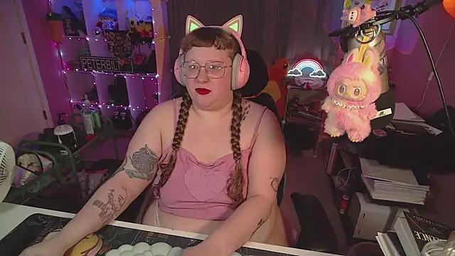 Snapshot of FatVeronica chatting on 03-30-26, 05:25 FatVeronica online show from 03-30-26, 05:25