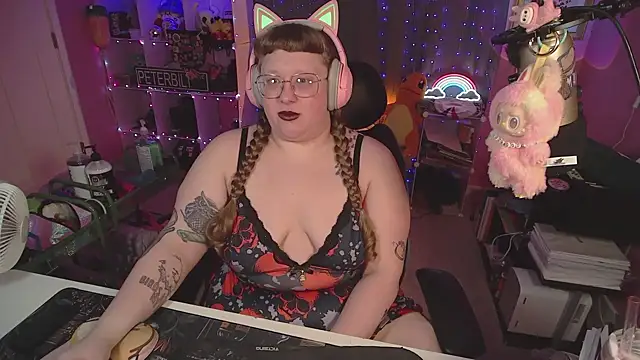 Snapshot of FatVeronica chatting on 03-23-26, 04:18 FatVeronica online show from 03-23-26, 04:18