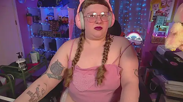 Snapshot of FatVeronica chatting on 03-17-26, 12:19 FatVeronica online show from 03-17-26, 12:19