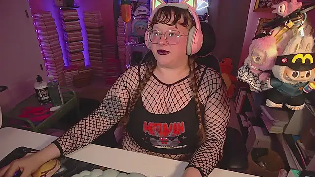 Snapshot of FatVeronica chatting on 06-18-26, 07:19 FatVeronica online show from 06-18-26, 07:19