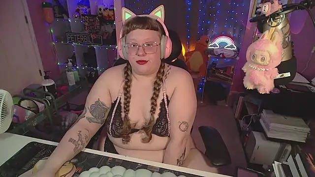 Snapshot of FatVeronica chatting on 03-24-26, 05:13 FatVeronica online show from 03-24-26, 05:13