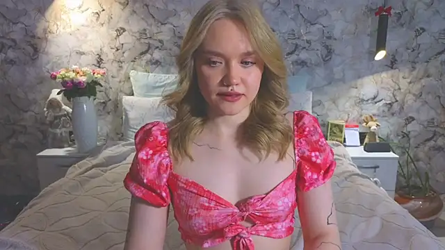 Aurora Golden1 online show from 04-16-26, 05:19