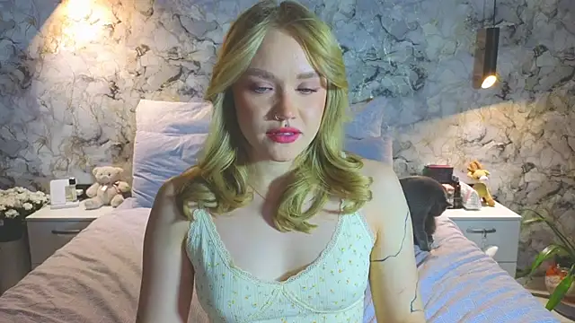 Snapshot of Aurora_Golden1 chatting on 11-10-25, 05:18 Aurora Golden1 online show from 11-10-25, 05:18