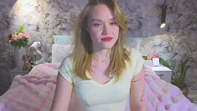 Snapshot of Aurora_Golden1 chatting on 02-05-26, 03:30 Aurora Golden1 online show from 02-05-26, 03:30