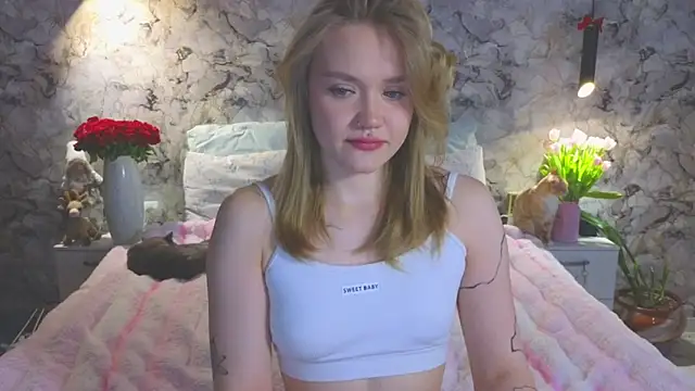 Aurora Golden1 online show from 03-12-26, 02:39