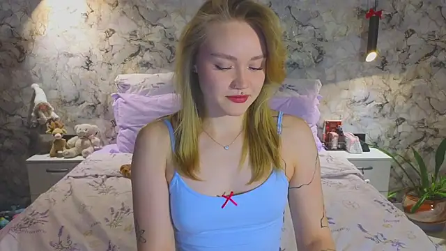 Snapshot of Aurora_Golden1 chatting on 01-11-26, 04:36 Aurora Golden1 online show from 01-11-26, 04:36