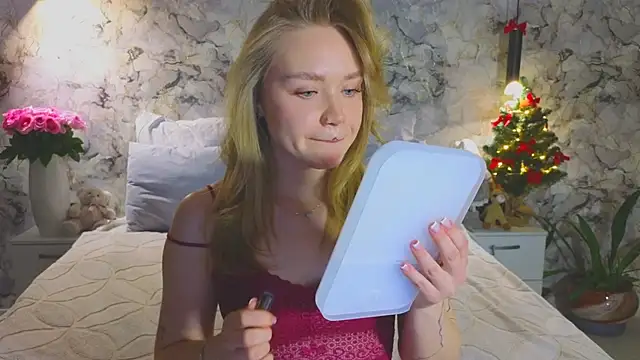 Snapshot of Aurora_Golden1 chatting on 01-06-26, 08:46 Aurora Golden1 online show from 01-06-26, 08:46