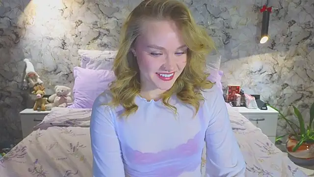 Snapshot of Aurora_Golden1 chatting on 01-13-26, 04:44 Aurora Golden1 online show from 01-13-26, 04:44