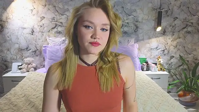 Snapshot of Aurora_Golden1 chatting on 11-28-25, 05:13 Aurora Golden1 online show from 11-28-25, 05:13