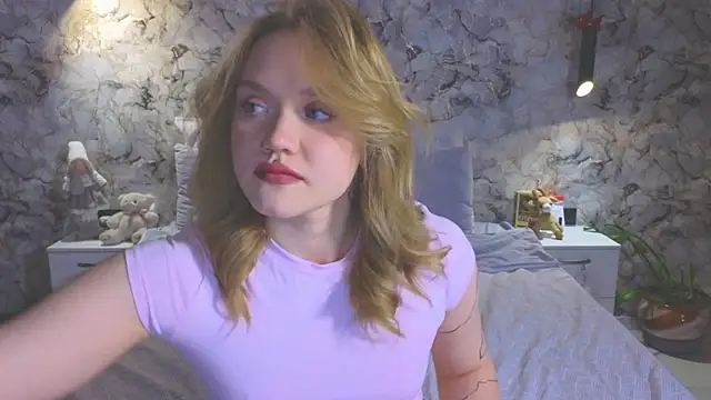 Aurora Golden1 online show from 03-26-26, 12:53