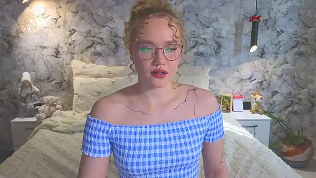 Aurora Golden1 online show from 04-05-26, 03:13