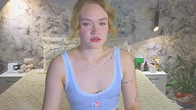 Snapshot of Aurora_Golden1 chatting on 12-03-25, 05:01 Aurora Golden1 online show from 12-03-25, 05:01