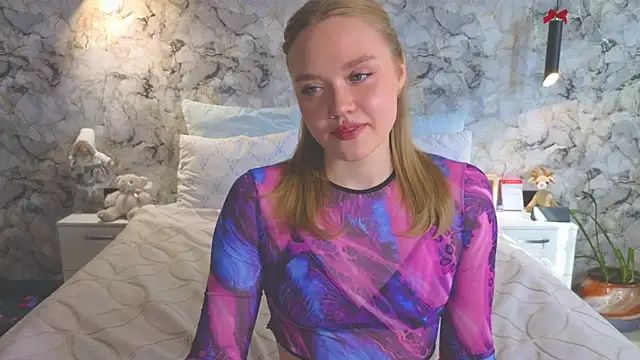 Aurora Golden1 online show from 04-14-26, 03:33