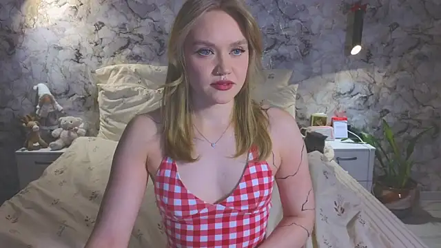 Snapshot of Aurora_Golden1 chatting on 02-26-26, 05:02 Aurora Golden1 online show from 02-26-26, 05:02