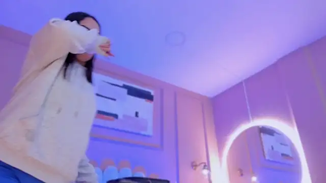 lia ass  online show from 11-13-25, 10:41