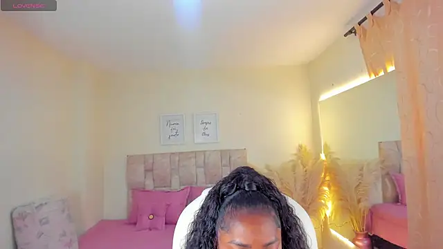 Snapshot of Ananya_Kay01 chatting on 04-24-26, 01:02 Ananya Kay01 online show from 04-24-26, 01:02
