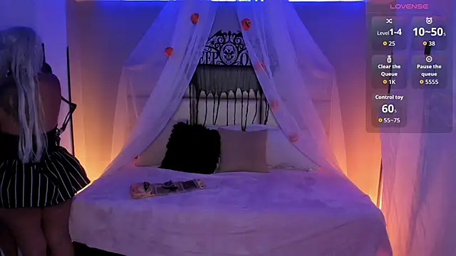 Snapshot of kristen_kassi chatting on 10-31-25, 12:02 kristen kassi online show from 10-31-25, 12:02