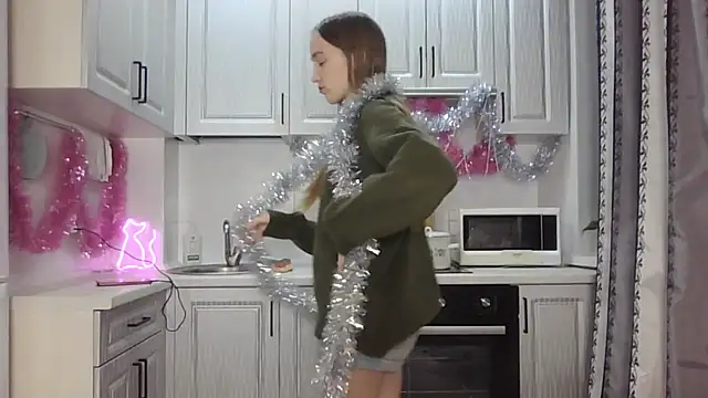 leslie my lovee online show from 12-21-24, 08:10