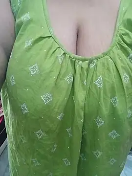 Snapshot of Ivy-09 chatting on 01-07-26, 09:25 Ivy-09 online show from 01-07-26, 09:25